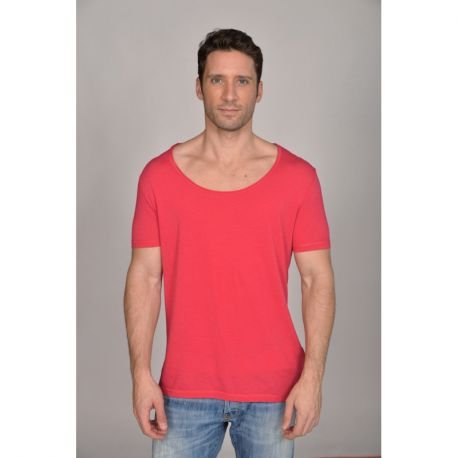 T103 - Men scoop neck tee 120